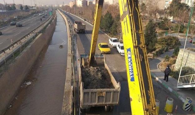 لایروبی و پاکسازی مستمر ۳ هزار و ۹۰۰ متر از مسیل های منطقه ۱۳