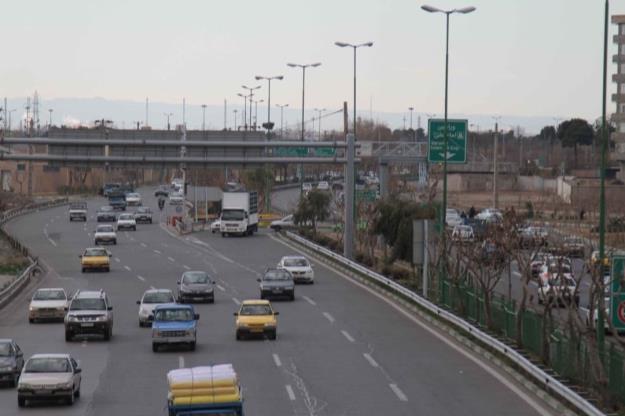 تلاش برای ساماندهی ترافیک بزرگراه شهید آوینی در محدوده تقاطع با بلوار سلمان فارسی