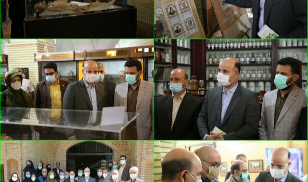 تمبر اختصاصی مدافعان و شهدای سلامت منطقه ۶ به کادر پزشکی اهدا شد