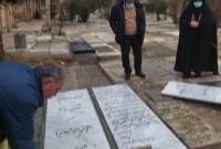 نصب سنگ یادبود بر مزار قدیمی نیما یوشیج
