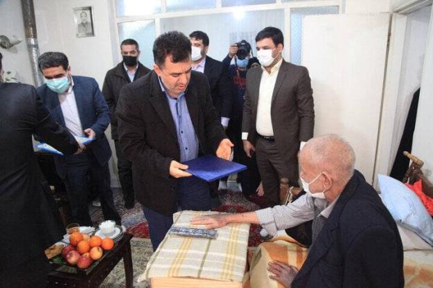 شهردار منطقه ۱۸ دستور بازسازی منزل شهید مهرآوران را صادر کرد