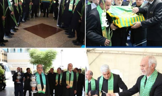 نصب پرچم گنبد حرم امام رضا(ع) در گنبد آسمان برج میلاد
