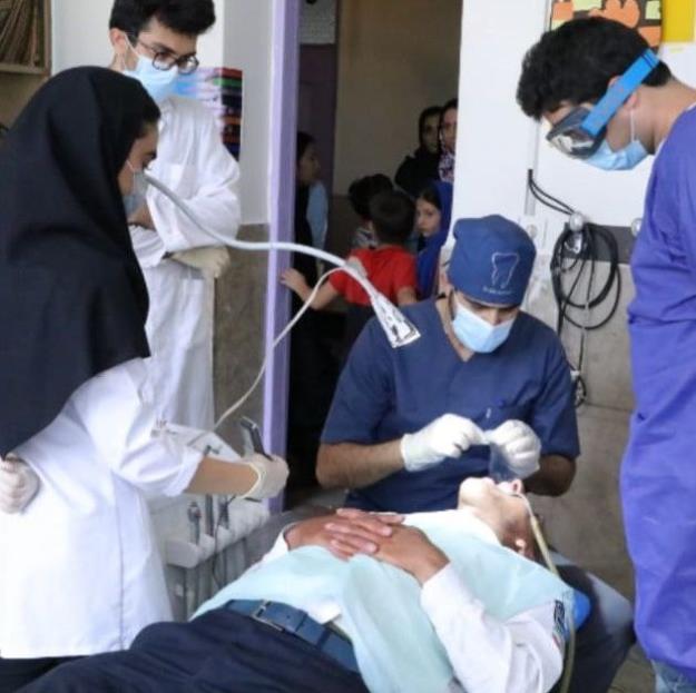 استقرار تیم جهادی با ارائه خدمات دندانپزشکی در دهکده توحید منطقه ۱۹