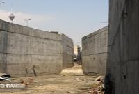 نصب قطعات پیش ساخته بتنی در مسير شمال به جنوب خيابان شهيد آريافر (تقاطع بزرگراه جلال آل احمد)