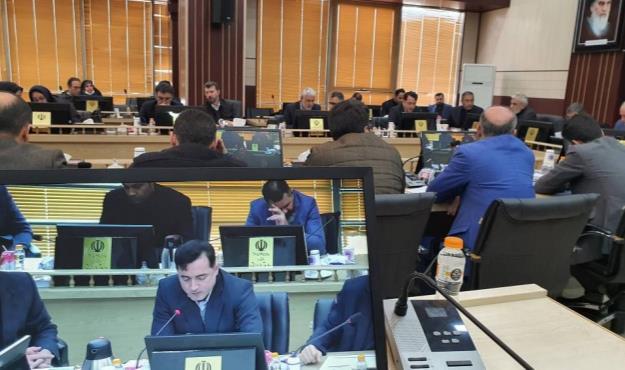 انتقاد از توقف اعطای تسهیلات بانکی به متقاضیان نوسازی در تهران/ انتقاد از تطویل ابلاغ حذف حریم راه آهن تهران تبری...