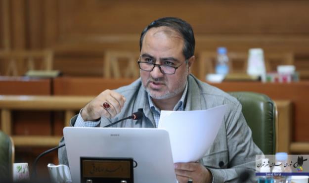 وزیر ارشاد شخصا مجوز برگزاری نمایشگاه کتاب در مصلی را گرفته/ مسئولیت به خطر افتادن جان و پایمال شدن حق مردم با وز...