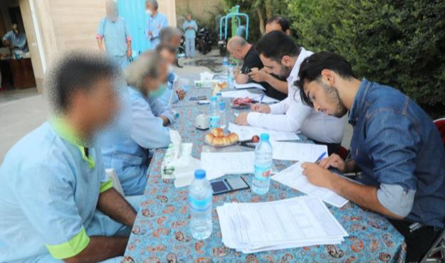 بهره مندی آسیب دیدگان اجتماعی از خدمات میز خدمت در گرمخانه مهر منطقه ۱۹