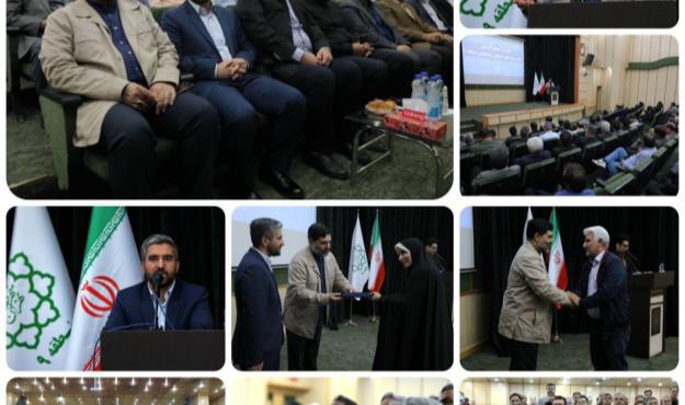 میدان آزادی تهران تبدیل به یک میدان‌گاه گفتمانی شده است
