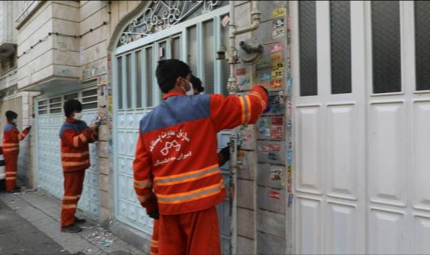 حذف برچسب های تبلیغاتی از جداره های شهری منطقه ۱۹