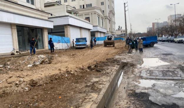 جمع آوری حصارکارگاهی و بازگشایی ۷۷۵ مترمربع پیاده راه در منطقه ۱۹