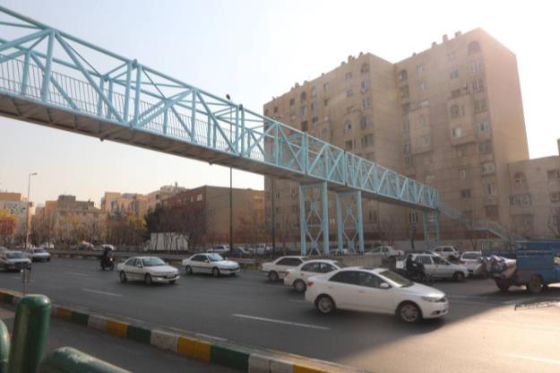 احداث پل عابر پیاده در بزرگراه شهید باقری 
