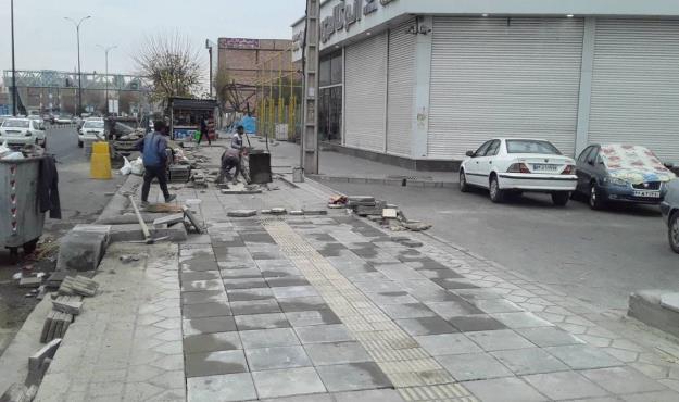 لکه گیری معابر و مرمت پیاده روها در طرح استقبال از بهار منطقه ۱۹