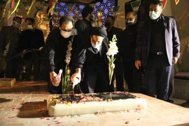 مزار شهدای گمنام میدان امام حسین(ع) در قلب طهران غبارروبی شد