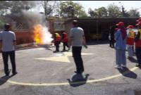 برگزاری دوره آموزشی آتش‌نشانی در مجموعه‌های ویژه بانوان منطقه۸