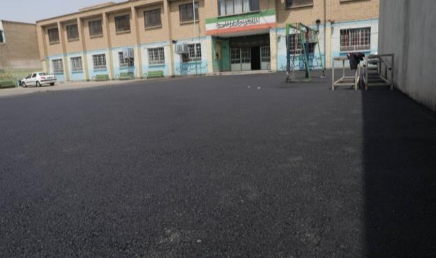 پخش ۶۵۰ تن آسفالت در ۴۷۰۰ مترمربع از حیاط مدارس منطقه ۱۹