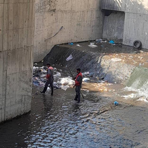 لایروبی مسیل باختر به طول ۳۱۵۰ متر در منطقه هشت انجام شد